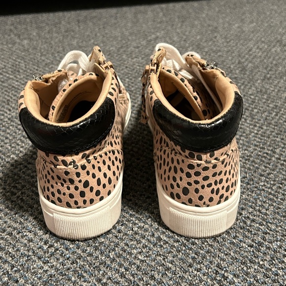 Universal Thread High Top Animal Print Sneakers - Picture 8 of 9